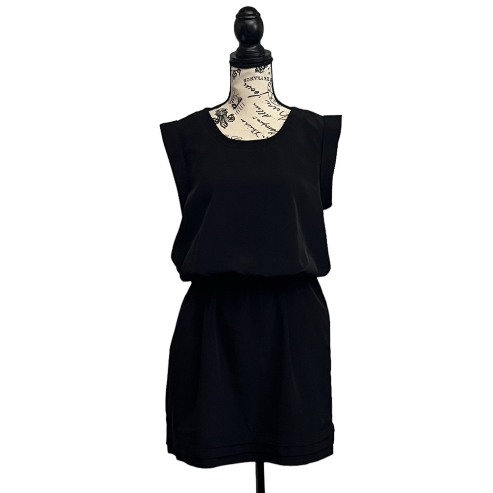 Elegant Black Sleeveless Dress